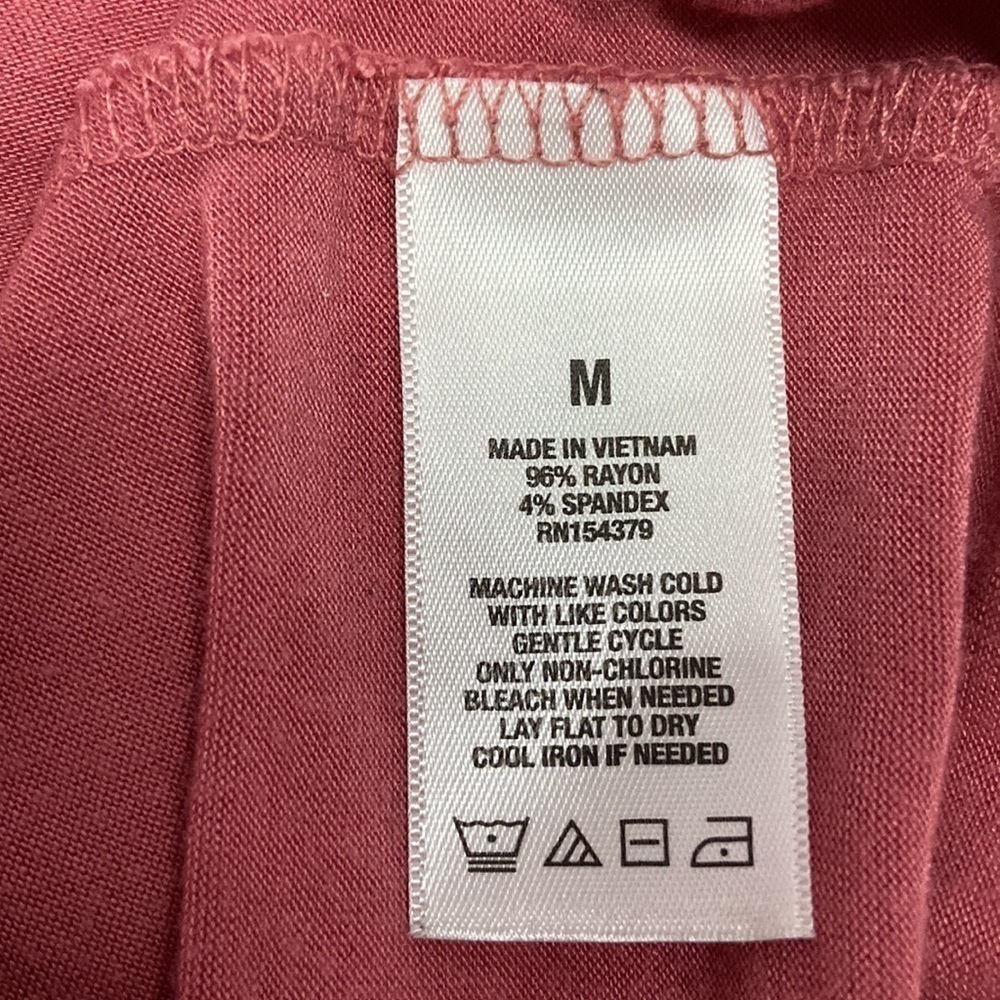 Aeropostale Cut-Out Rose Colored Basic T-Shirt - Picture 5 of 5